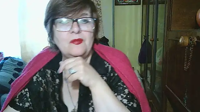 Snapshot of VeronicaGold511 chatting on 10/13/25, 07:21 VeronicaGold511 online show from 10/13/25, 07:21