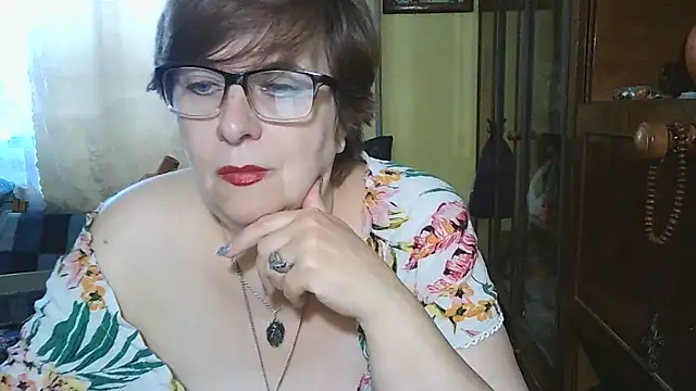 Snapshot of VeronicaGold511 chatting on 09/19/25, 07:23 VeronicaGold511 online show from 09/19/25, 07:23