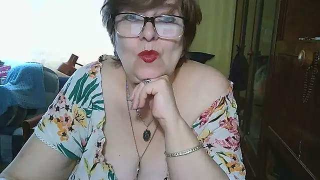 Snapshot of VeronicaGold511 chatting on 09/29/25, 07:15 VeronicaGold511 online show from 09/29/25, 07:15