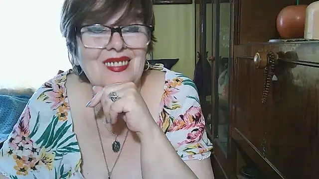 Snapshot of VeronicaGold511 chatting on 09/24/25, 08:10 VeronicaGold511 online show from 09/24/25, 08:10