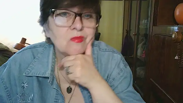 VeronicaGold511 online show from 05/17/26, 08:25