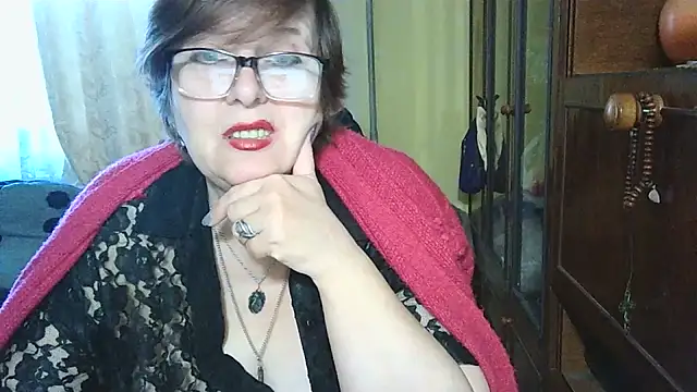 Snapshot of VeronicaGold511 chatting on 10/19/25, 06:49 VeronicaGold511 online show from 10/19/25, 06:49