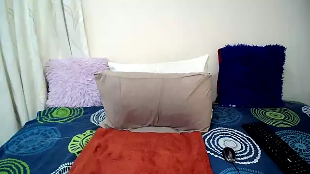 Snapshot of Michellesexyxx chatting on 09/17/25, 03:14 Michellesexyxx online show from 09/17/25, 03:14