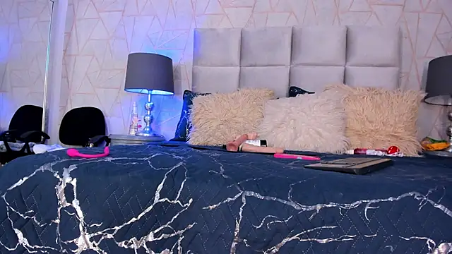 Yara Bliss  online show from 12/15/25, 04:02