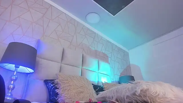 Yara Bliss  online show from 12/13/25, 08:04