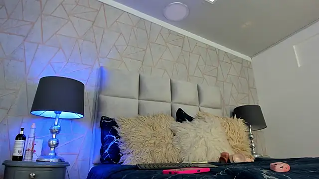 Yara Bliss  online show from 12/17/25, 06:02