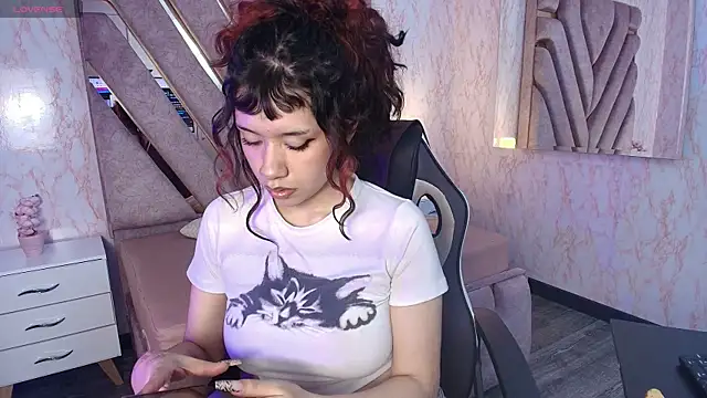 Snapshot of redd_pandaa chatting on 07/22/26, 03:30 redd pandaa online show from 07/22/26, 03:30