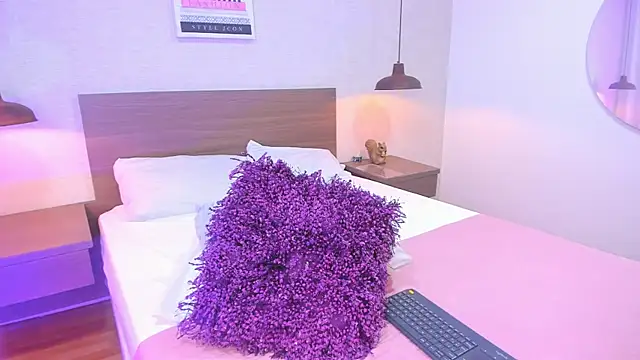 Snapshot of Tatihornyy chatting on 10/16/25, 11:18 Tatihornyy online show from 10/16/25, 11:18