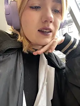 Snapshot of Cherry___Blossom chatting on 10/22/25, 11:20 Cherry Blossom online show from 10/22/25, 11:20