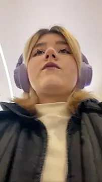 Snapshot of Cherry___Blossom chatting on 10/24/25, 10:58 Cherry Blossom online show from 10/24/25, 10:58