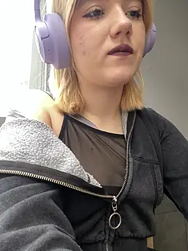 Snapshot of Cherry___Blossom chatting on 10/25/25, 11:09 Cherry Blossom online show from 10/25/25, 11:09