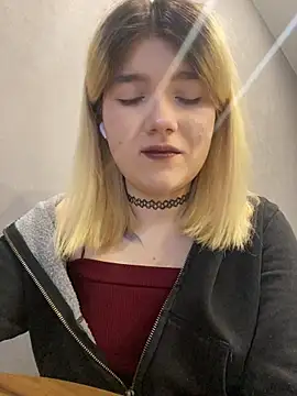 Snapshot of Cherry___Blossom chatting on 01/11/26, 11:06 Cherry Blossom online show from 01/11/26, 11:06