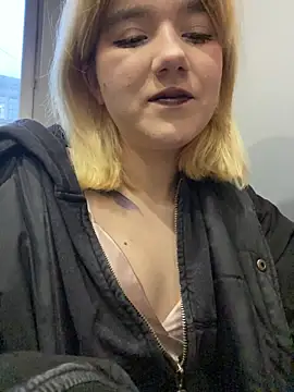 Snapshot of Cherry___Blossom chatting on 11/05/25, 01:14 Cherry Blossom online show from 11/05/25, 01:14