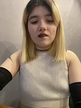 Snapshot of Cherry___Blossom chatting on 01/17/26, 11:03 Cherry Blossom online show from 01/17/26, 11:03