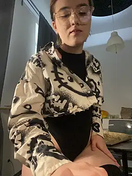 Snapshot of Cherry___Blossom chatting on 11/27/25, 09:21 Cherry Blossom online show from 11/27/25, 09:21