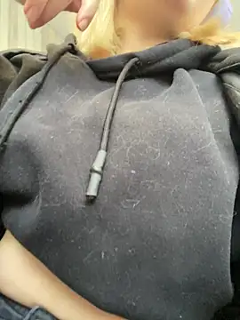 Snapshot of Cherry___Blossom chatting on 10/27/25, 11:11 Cherry Blossom online show from 10/27/25, 11:11