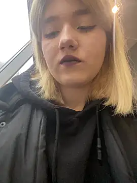 Snapshot of Cherry___Blossom chatting on 11/13/25, 09:13 Cherry Blossom online show from 11/13/25, 09:13