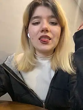 Snapshot of Cherry___Blossom chatting on 02/02/26, 11:09 Cherry Blossom online show from 02/02/26, 11:09