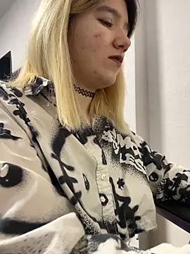 Snapshot of Cherry___Blossom chatting on 02/28/26, 08:25 Cherry Blossom online show from 02/28/26, 08:25