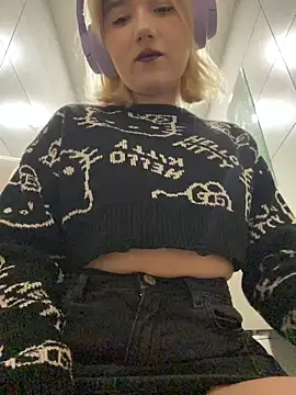 Snapshot of Cherry___Blossom chatting on 10/30/25, 11:30 Cherry Blossom online show from 10/30/25, 11:30