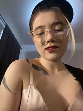 Snapshot of Cherry___Blossom chatting on 12/05/25, 09:08 Cherry Blossom online show from 12/05/25, 09:08