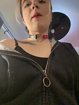 Snapshot of Cherry___Blossom chatting on 11/21/25, 12:15 Cherry Blossom online show from 11/21/25, 12:15