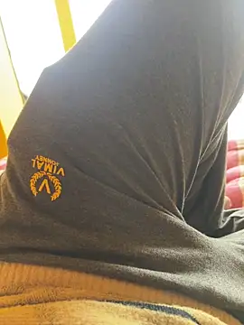 jucydick010887 online show from 12/17/25, 06:29