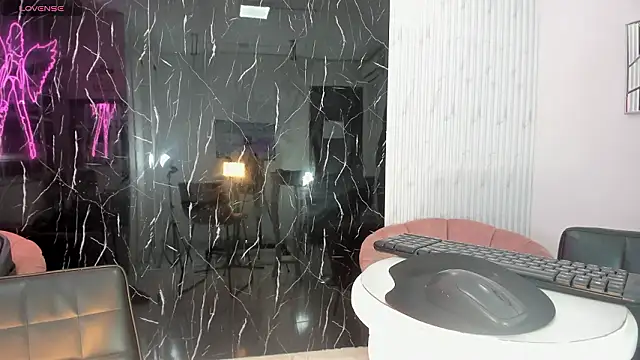 Nini Beyker online show from 03/07/26, 12:21