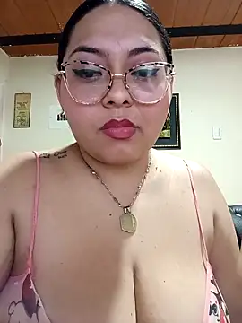Snapshot of RachelCute1 chatting on 10/21/25, 03:39 RachelCute1 online show from 10/21/25, 03:39