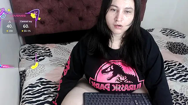 victoriadaniela online show from 11/28/25, 10:10