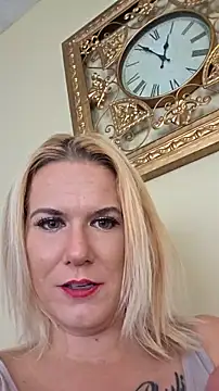 Snapshot of RhondaRump chatting on 11/06/25, 04:22 RhondaRump online show from 11/06/25, 04:22