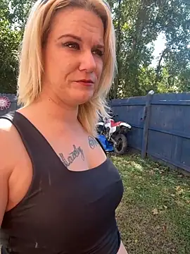 Snapshot of RhondaRump chatting on 10/20/25, 03:56 RhondaRump online show from 10/20/25, 03:56
