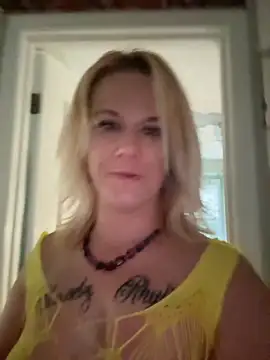 Snapshot of RhondaRump chatting on 09/18/25, 01:14 RhondaRump online show from 09/18/25, 01:14