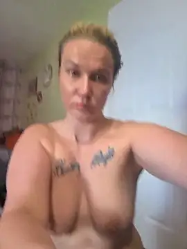 Snapshot of RhondaRump chatting on 05/25/26, 03:22 RhondaRump online show from 05/25/26, 03:22