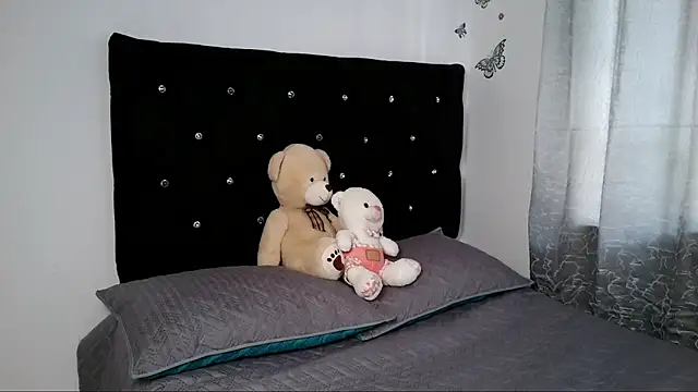 abella-lemus online show from 10/15/25, 02:25