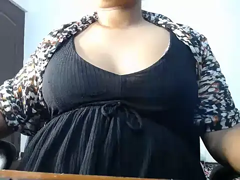 Snapshot of mary_jones6 chatting on 09/20/25, 03:06 mary jones6 online show from 09/20/25, 03:06