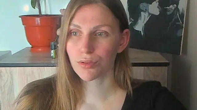 Snapshot of JuliaMuuun chatting on 04/02/26, 09:32 JuliaMuuun online show from 04/02/26, 09:32