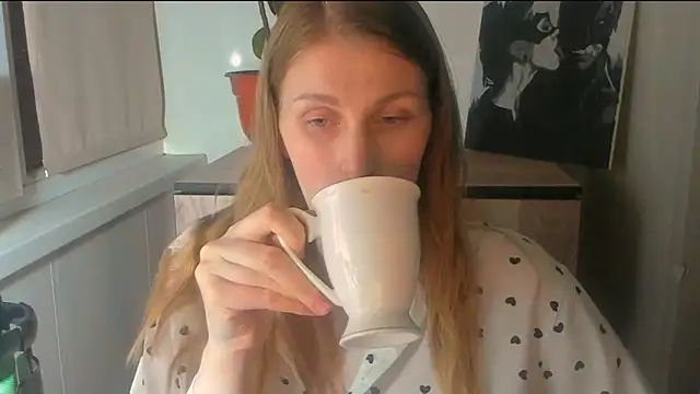 Snapshot of JuliaMuuun chatting on 04/06/26, 09:16 JuliaMuuun online show from 04/06/26, 09:16