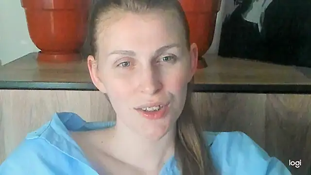 JuliaMuuun online show from 05/12/26, 09:54