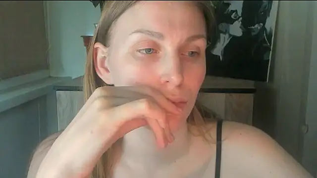 JuliaMuuun online show from 05/08/26, 07:39