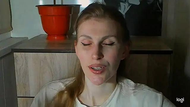 Snapshot of JuliaMuuun chatting on 07/10/26, 09:37 JuliaMuuun online show from 07/10/26, 09:37