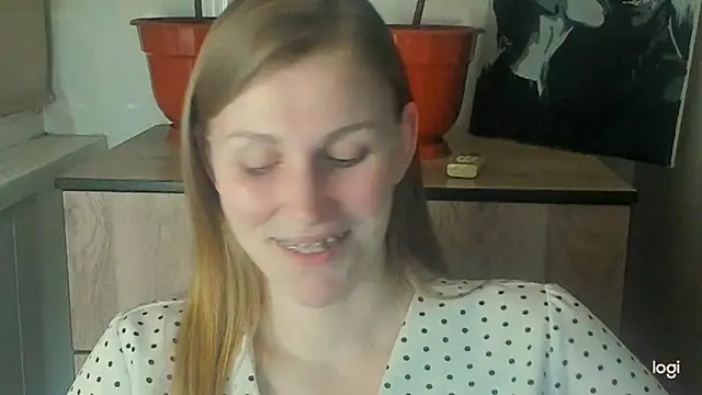 JuliaMuuun online show from 05/14/26, 09:23