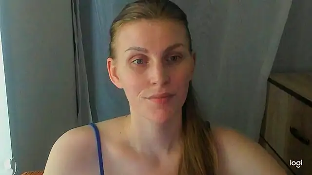 Snapshot of JuliaMuuun chatting on 06/14/26, 08:21 JuliaMuuun online show from 06/14/26, 08:21