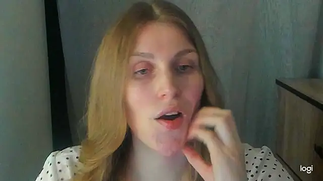 Snapshot of JuliaMuuun chatting on 06/09/26, 08:43 JuliaMuuun online show from 06/09/26, 08:43