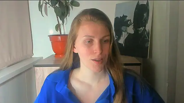 Snapshot of JuliaMuuun chatting on 04/05/26, 10:38 JuliaMuuun online show from 04/05/26, 10:38