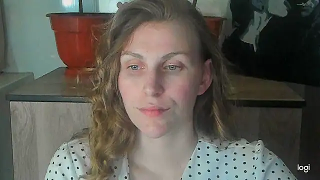 JuliaMuuun online show from 05/18/26, 09:30