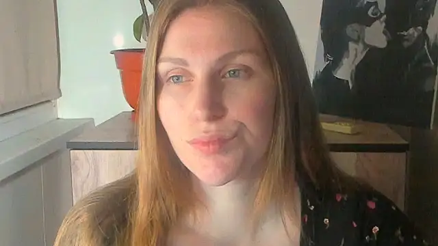 Snapshot of JuliaMuuun chatting on 04/10/26, 08:38 JuliaMuuun online show from 04/10/26, 08:38