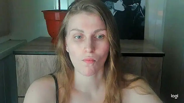 Snapshot of JuliaMuuun chatting on 07/04/26, 11:20 JuliaMuuun online show from 07/04/26, 11:20