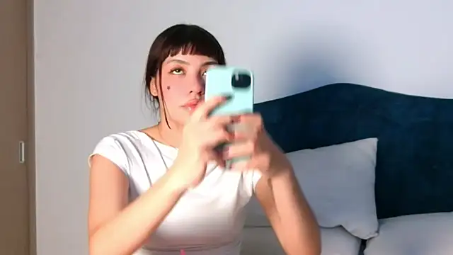 Snapshot of angelinhaaa chatting on 09/16/25, 02:45 angelinhaaa online show from 09/16/25, 02:45
