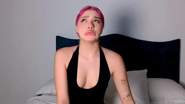 Snapshot of angelinhaaa chatting on 11/14/25, 12:25 angelinhaaa online show from 11/14/25, 12:25